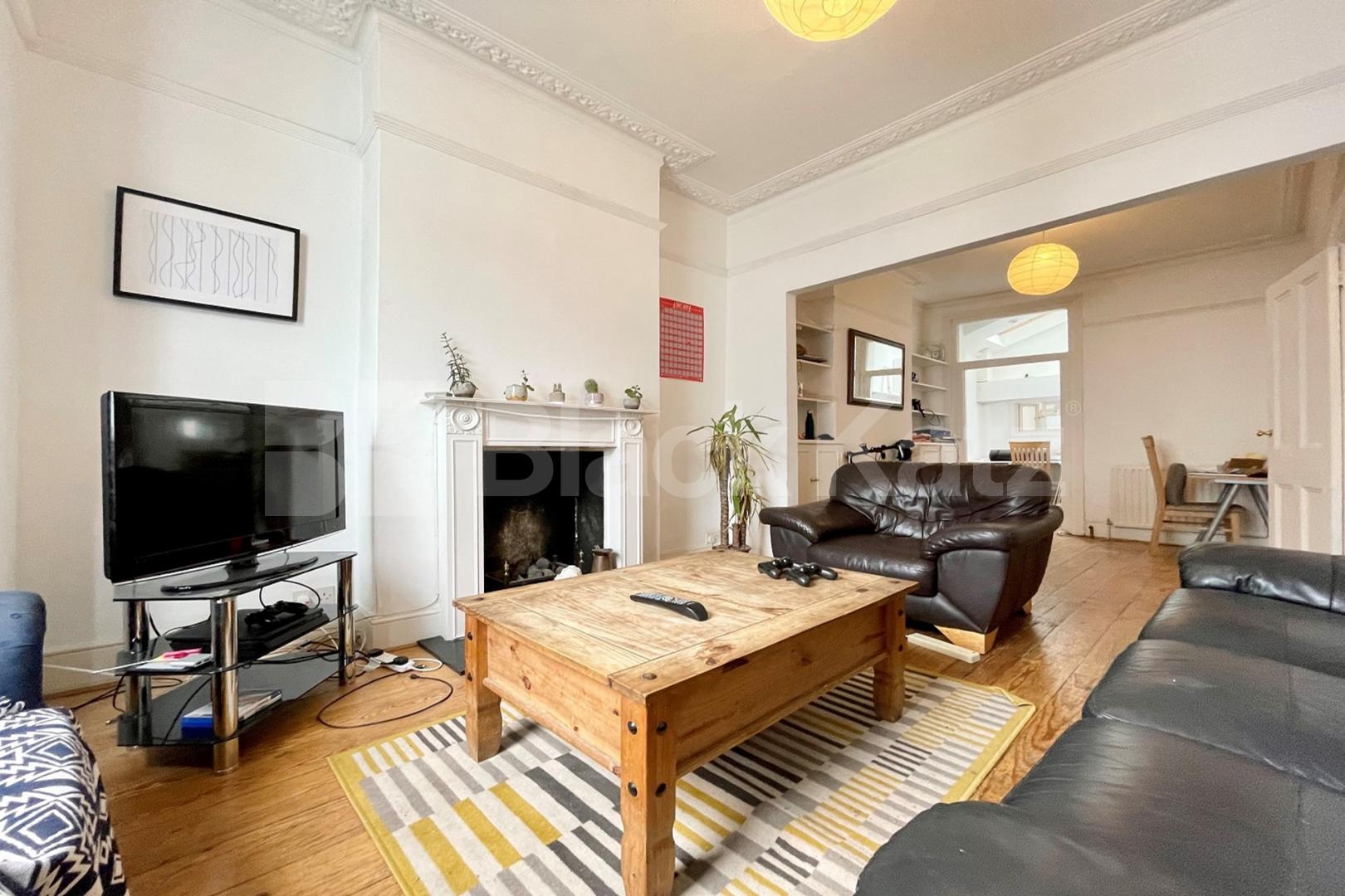 Triplex period house offering 1430 Sq. Ft. of living & entertaining space Khyber Road, Clapham Junction